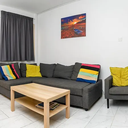 شقة Martin 2 Bed لارنكا